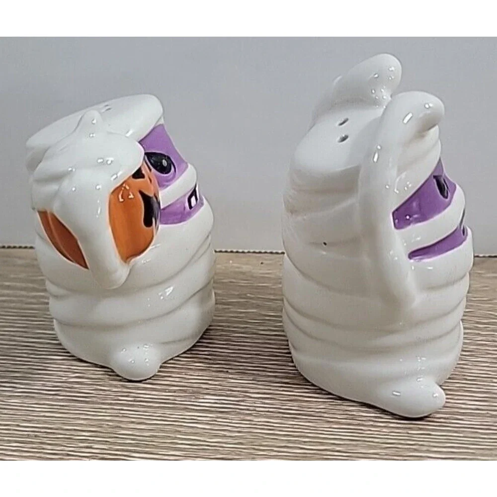 Halloween Mummy Salt and Pepper Shakers Spooky Ceramic‎ Figurines 3in